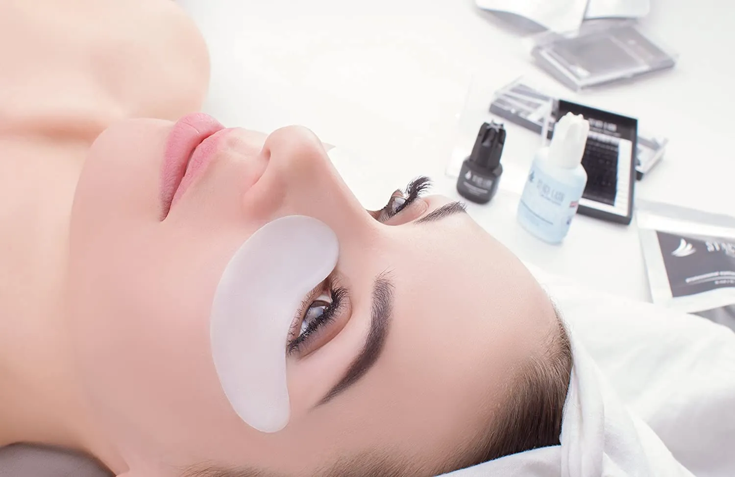 Crystal Clear Eyelash Extension Glue - Stacy Lash (0.17fl.oz / 5ml)/ 1 Sec Drying time/Retention – 8 Weeks/Transparent Extra Strong Evolution Adhesive - Maximum Bonding Power/Professional Use Only