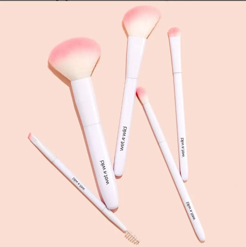 Wet n Wild Eye Crease Brush, Makeup Blending and Precision Application, Soft Fibers